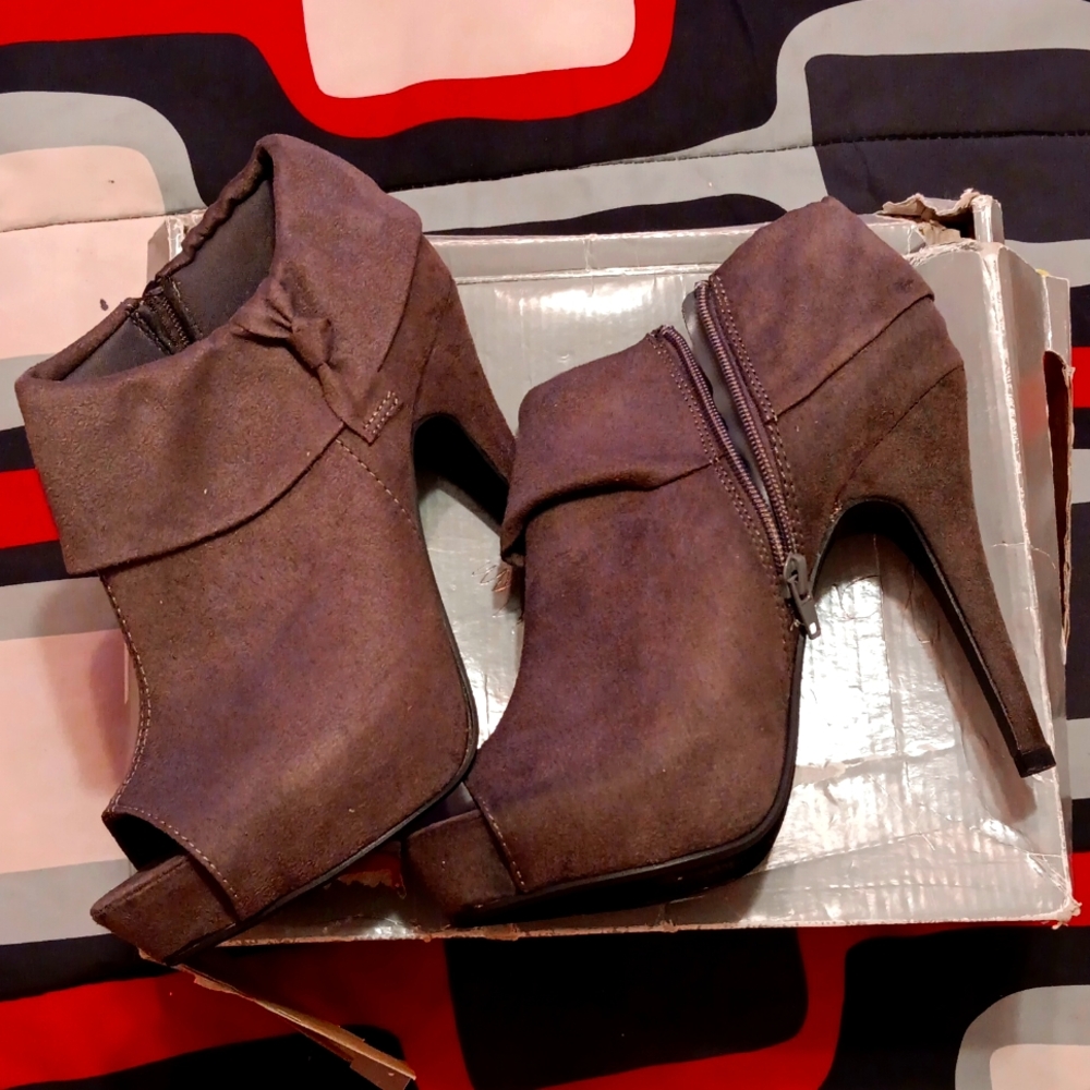 Gray Charlotte Russe size 9 heels